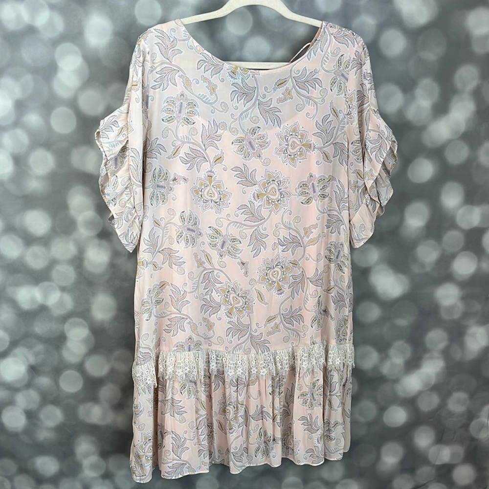 LOFT women’s pale pink paisley patterned shirt dress. Size Large.